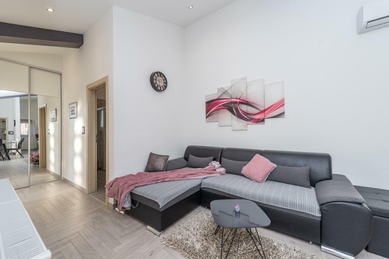 Apartments Luky Zadar Eksteriør billede